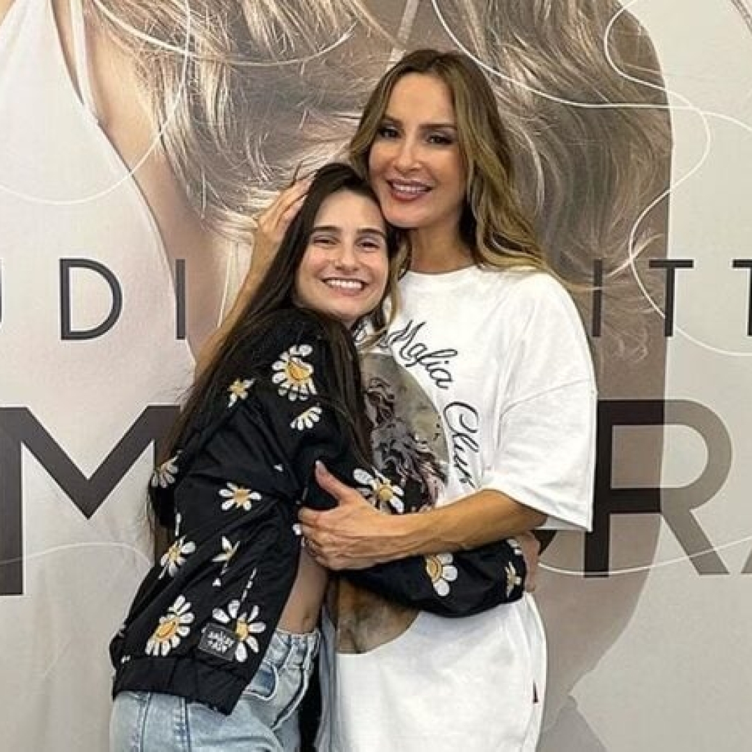 Bailarina do balé de Claudia Leitte morre durante ensaio