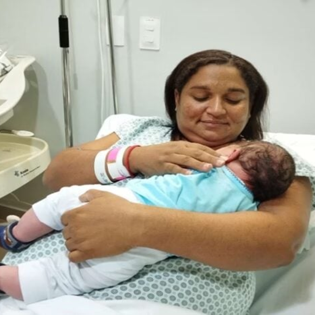 Bebê com mais de cinco quilos nasce em hospital no Ceará