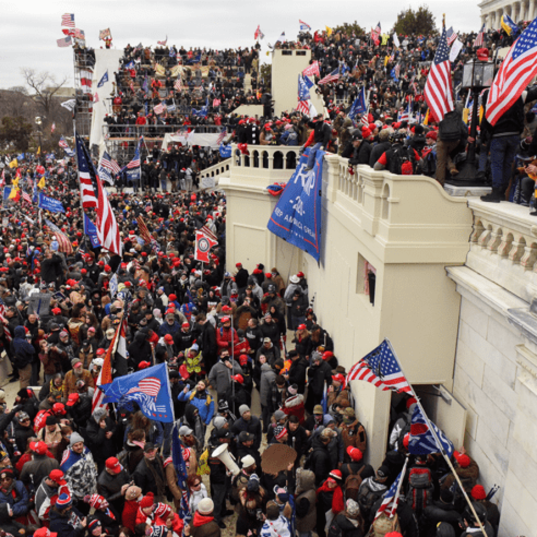 Manifestantes do motim do Capitólio esperam clemência de Trump