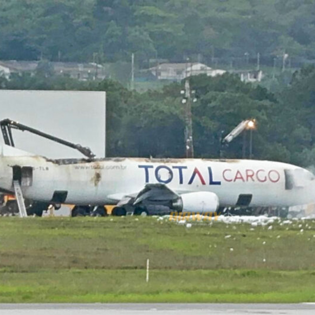 Avião cargueiro faz pouso de emergência em Guarulhos