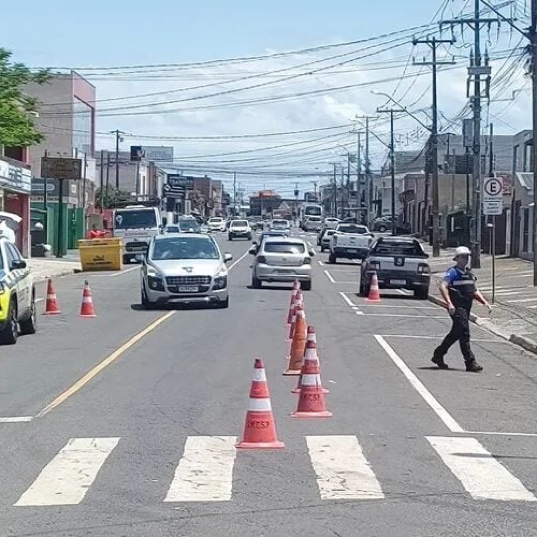 Mulher é atropelada ao tentar salvar criança em Ponta Grossa