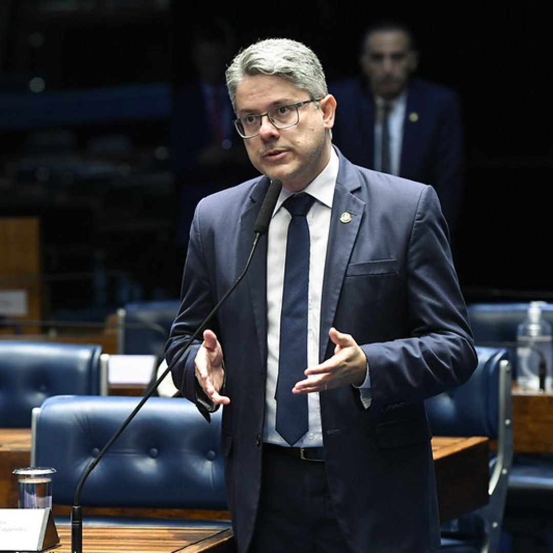 PEC 43/2024 propõe fim de emendas de comissão