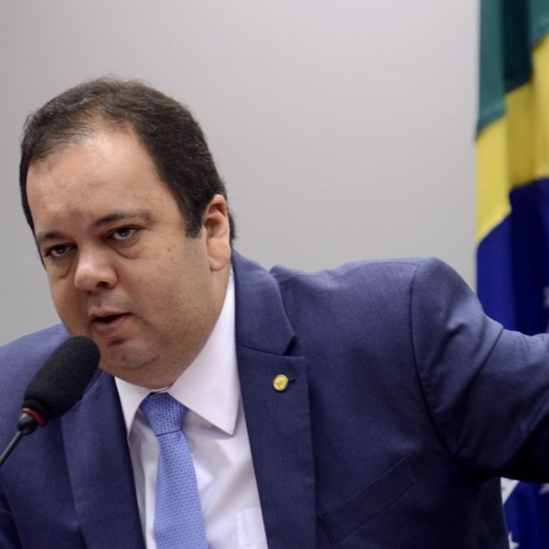 Deputado Elmar Nascimento desiste de sucessão na Câmara e União Brasil apoia Hugo Motta