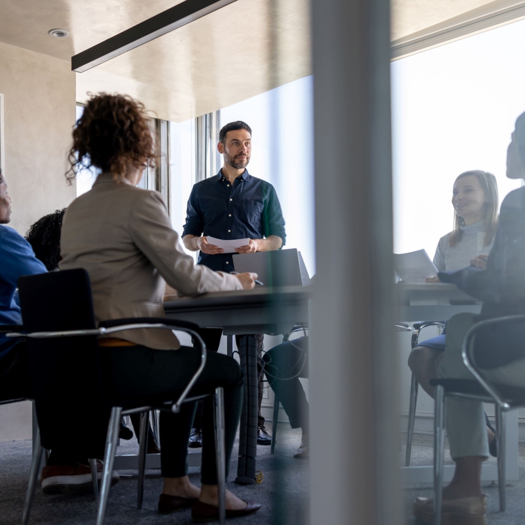 Líderes que apoiam seus liderados geram mais felicidade no trabalho, aponta pesquisa