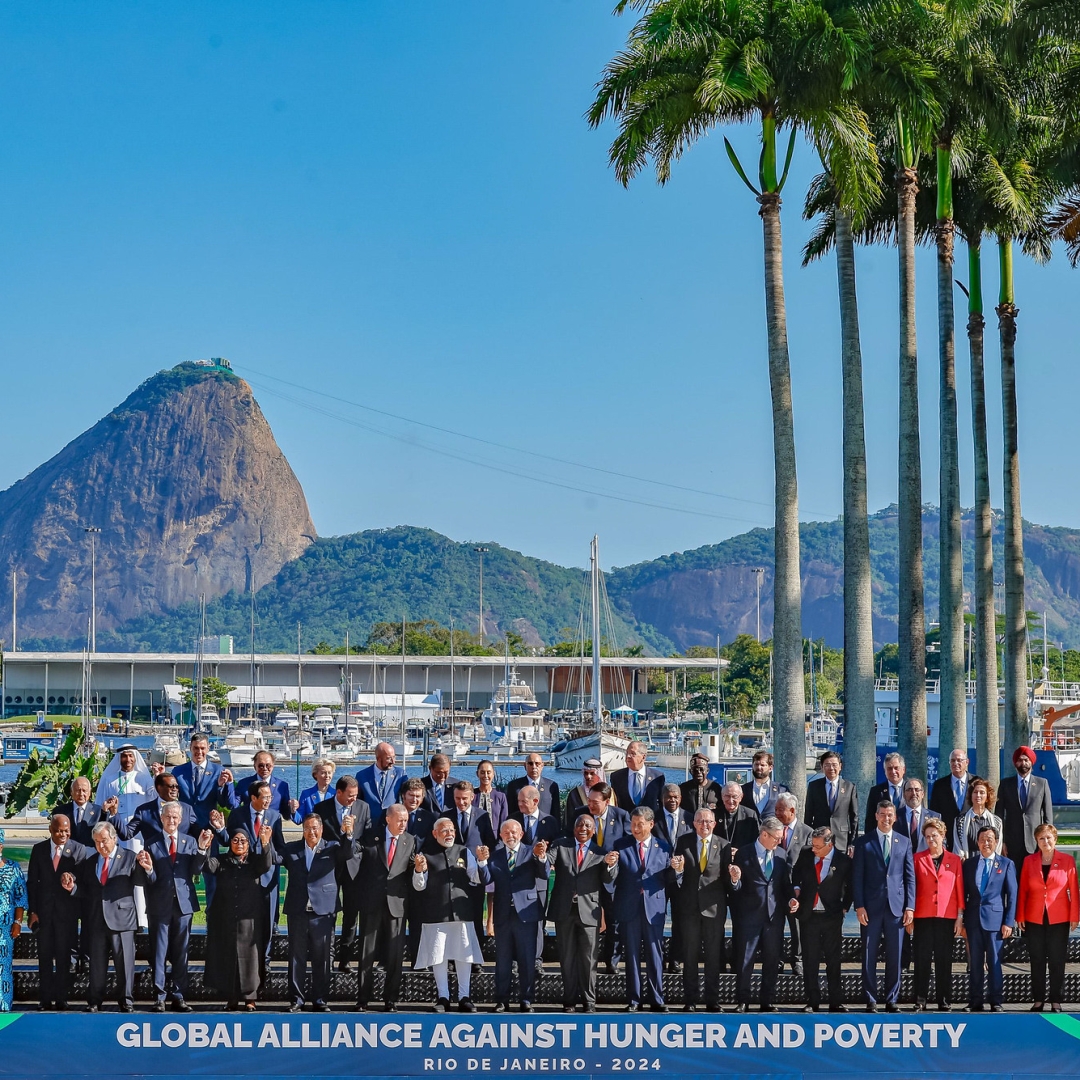 Líderes posam para foto oficial do G20 no Rio de Janeiro