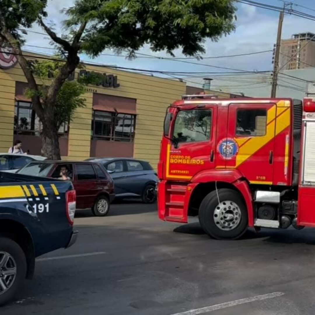 Acidente entre moto e caminhão deixa vítima fatal em Maringá