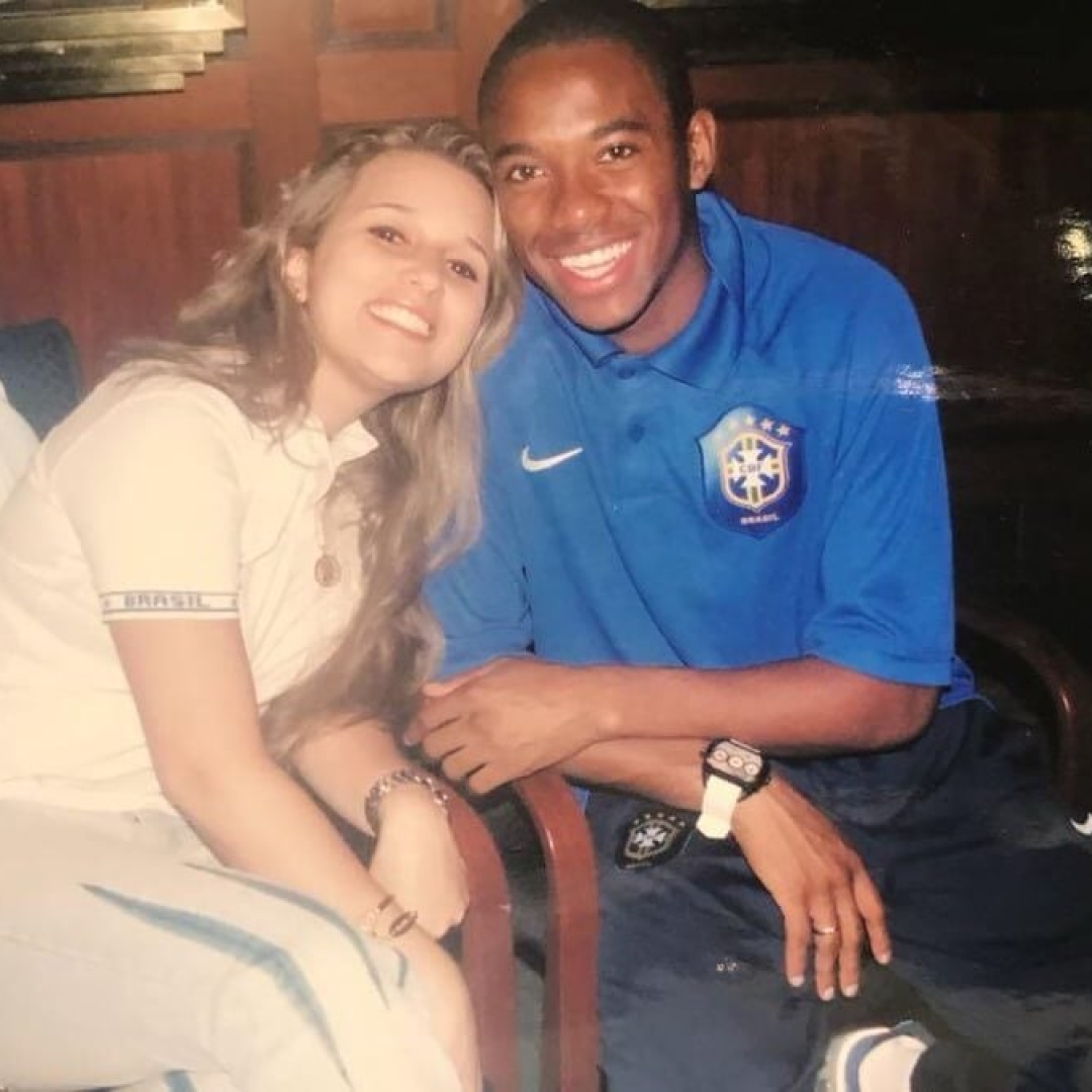 Esposa de Robinho defende inocência do marido