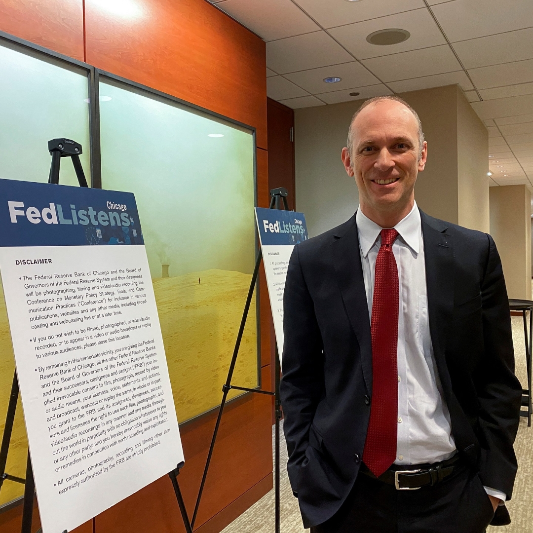 Presidente do Federal Reserve de Chicago defende novos cortes na taxa de juros