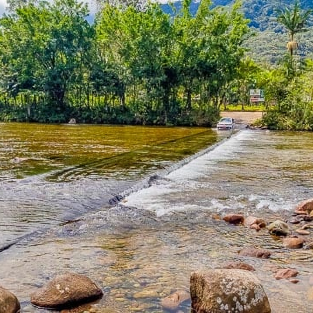 Ponte Invertida chama atenção no Paraná