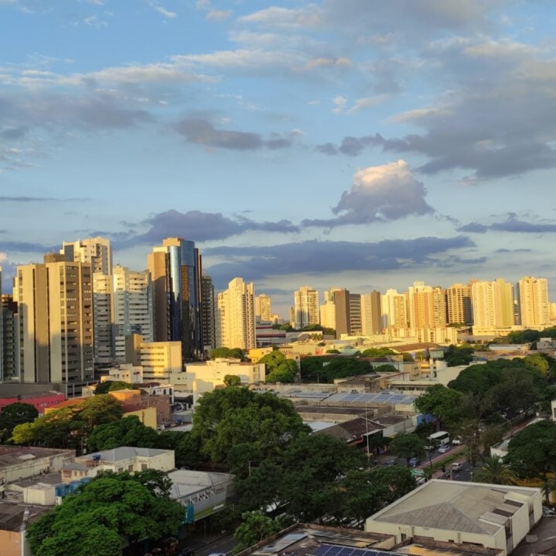 Tempo firme e de calor em Maringá neste sábado