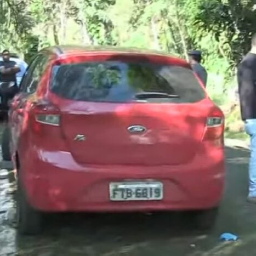 Casal de enfermeiros encontrado morto dentro de carro em Itapevi