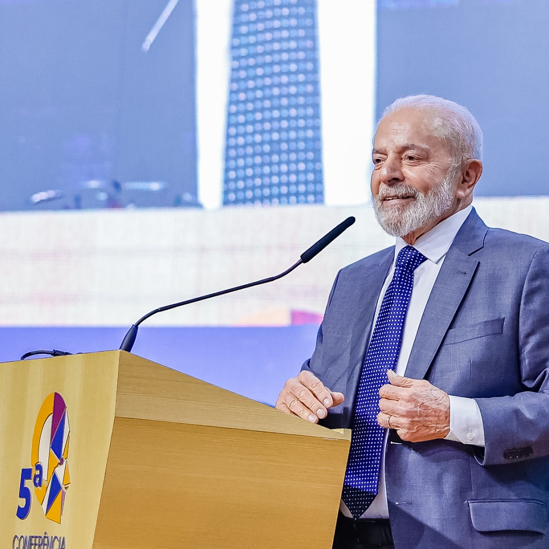 Lula critica mercado financeiro e defende crescimento da economia em evento da construção