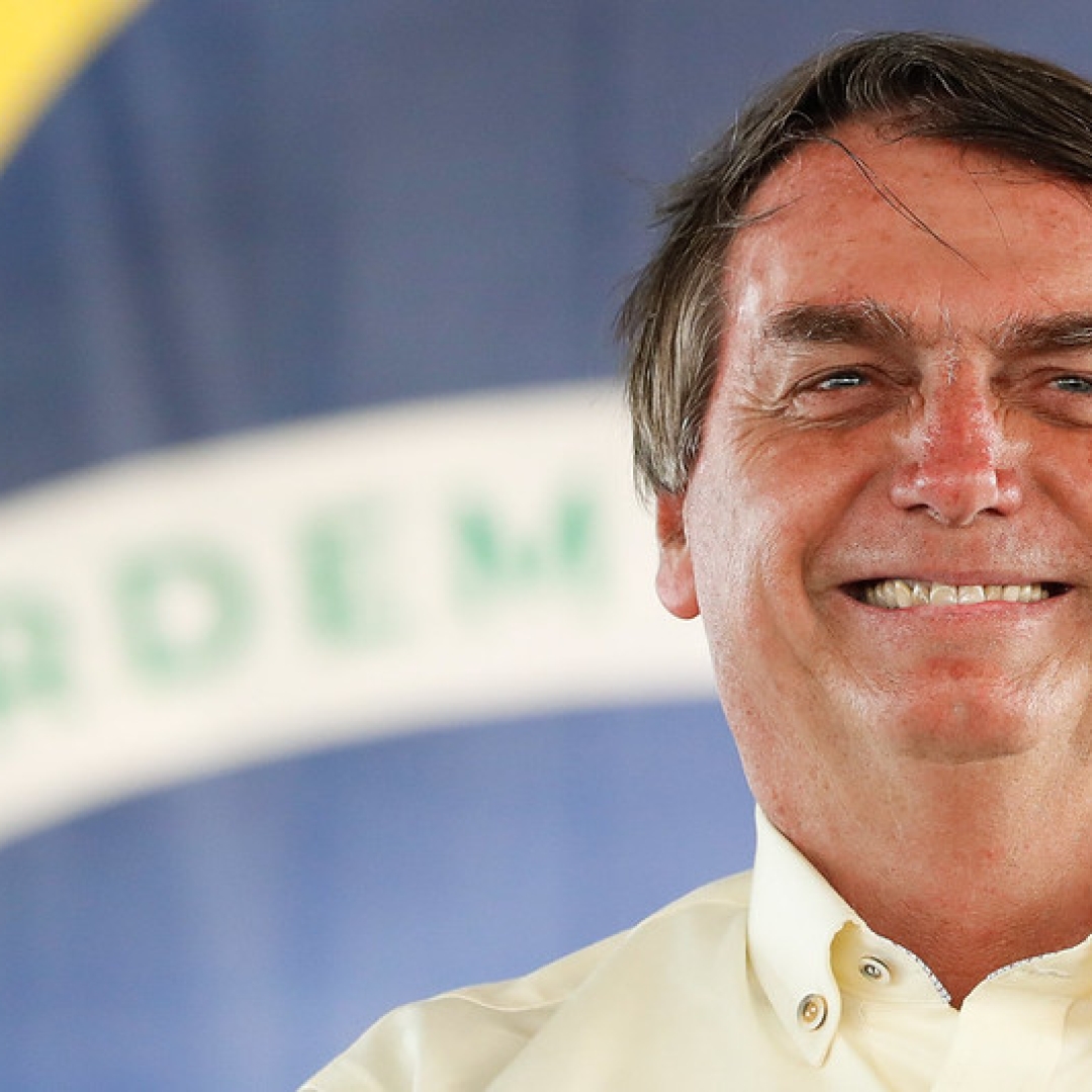 Bolsonaro republica vídeo tomando caldo de cana após relatório da PF sobre suposto golpe