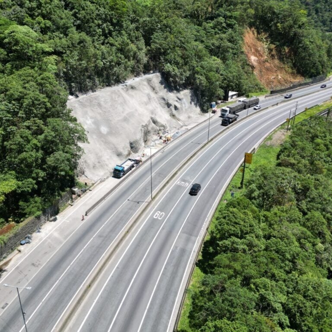 Carreta com transformador vai trafegar pela BR-101 e BR-376