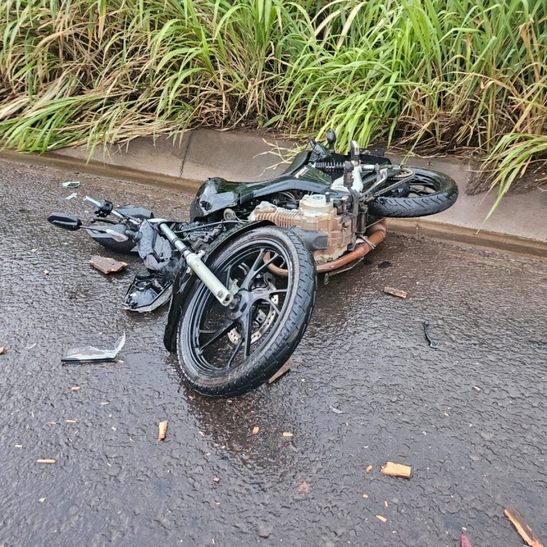 Motociclista fica ferido em acidente em Maringá