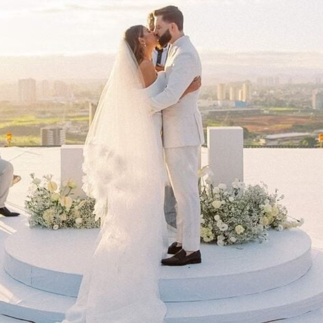 Casamento em heliponto durante o nascer do sol