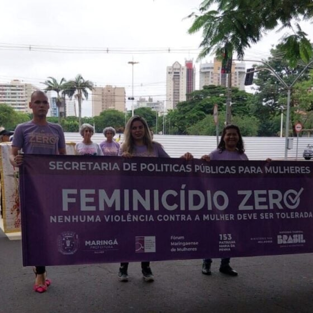 Caminhada pela luta contra o feminicídio em Maringá