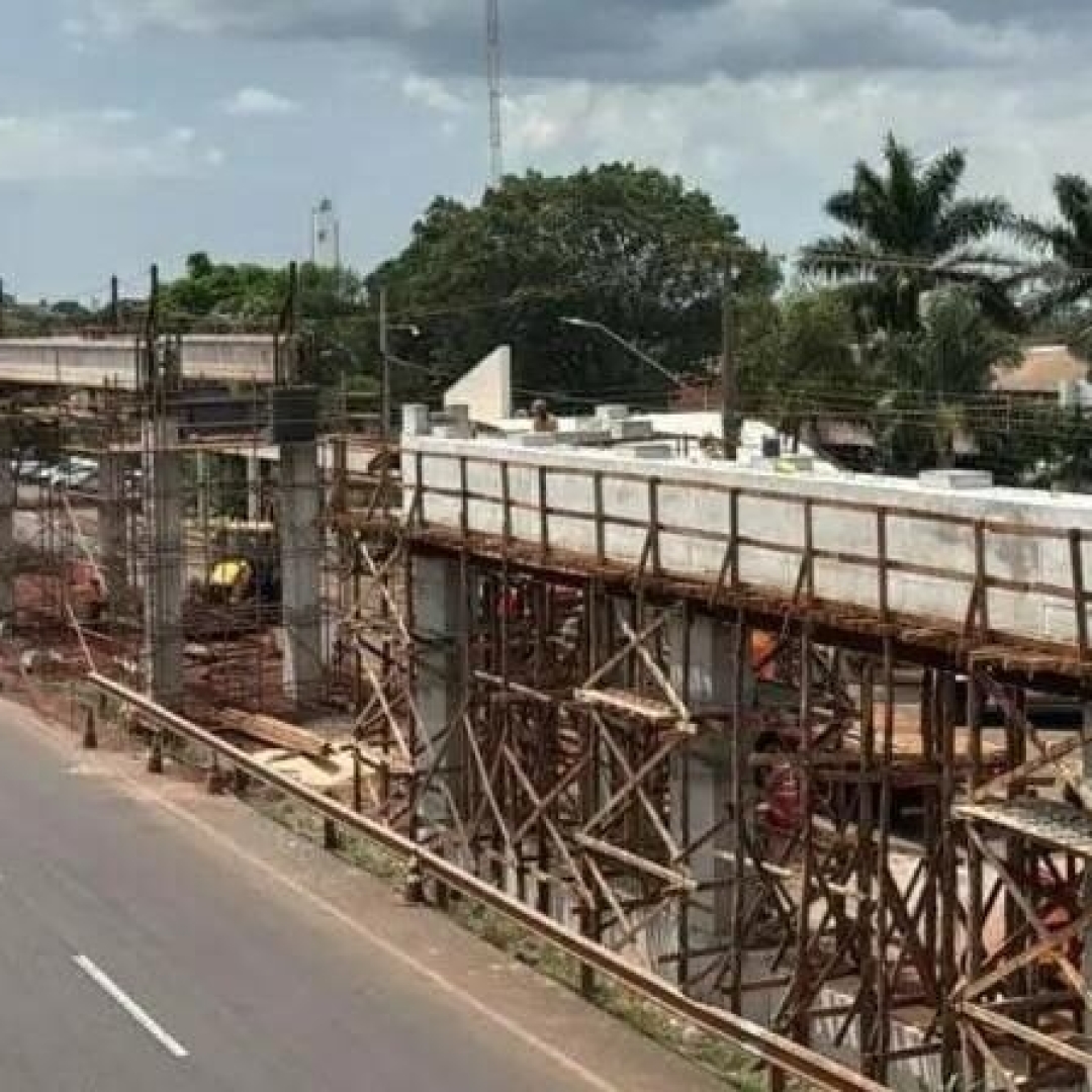 Trecho da BR-376 em Sarandi bloqueado para construção de viaduto