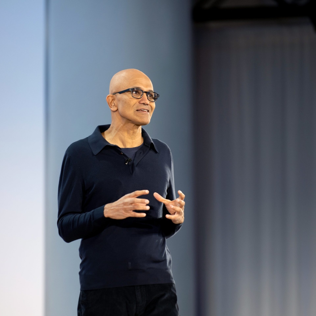 CEO da Microsoft, Satya Nadella, liga para CEOs e líderes para expandir sua rede