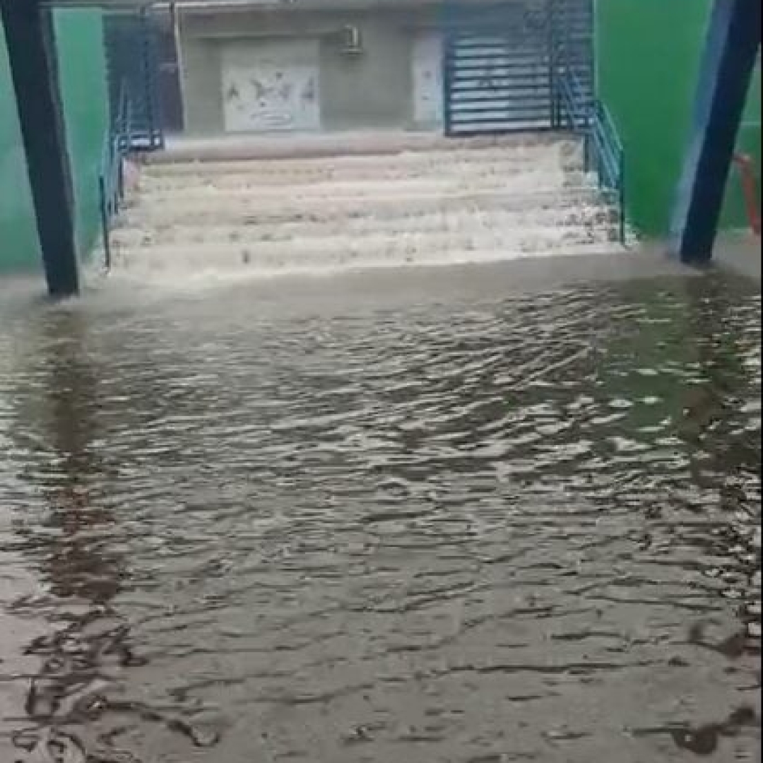 Chuva causa alagamentos em Floresta e Apucarana