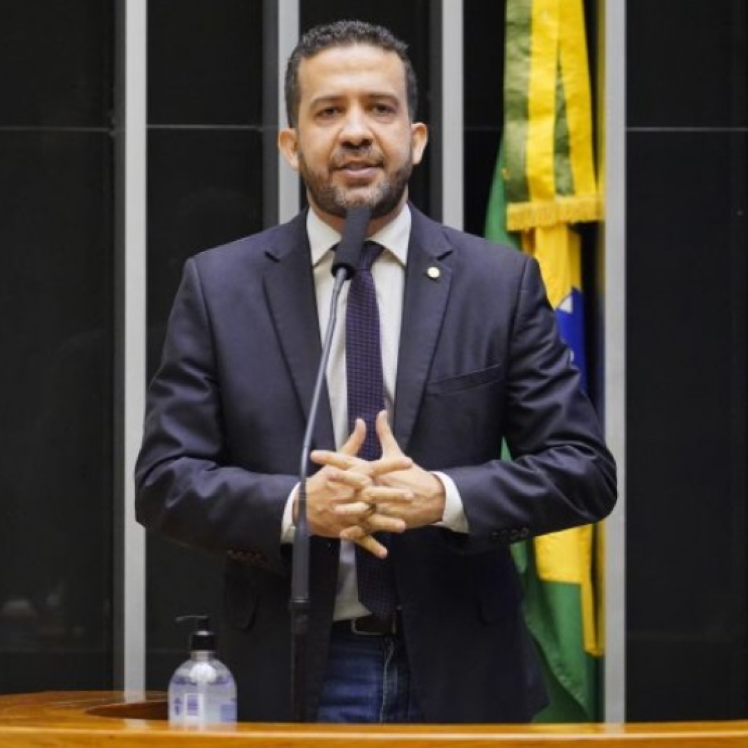 Deputado federal pede extinção do PL de Bolsonaro