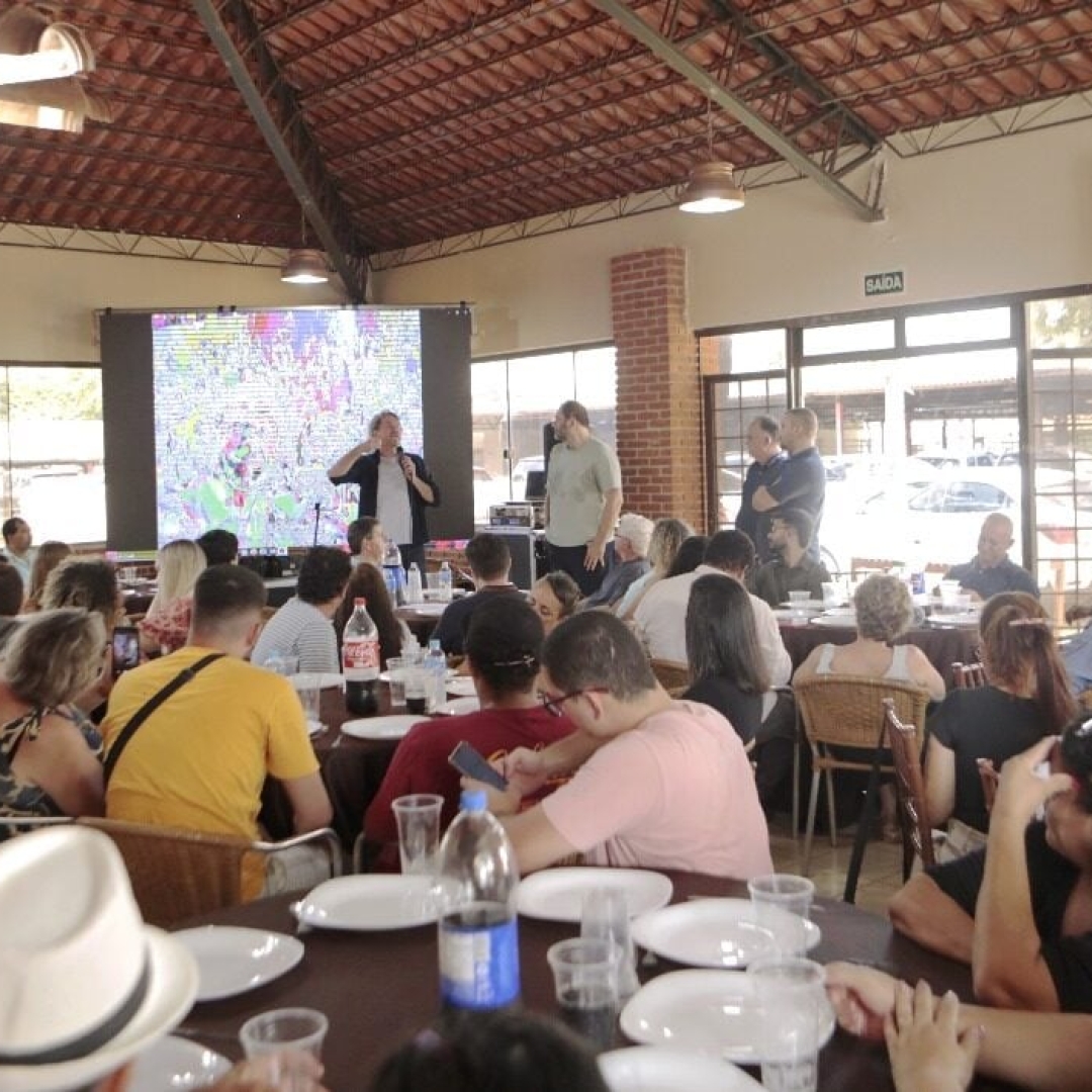 Deputado Zeca Dirceu reúne lideranças em Maringá