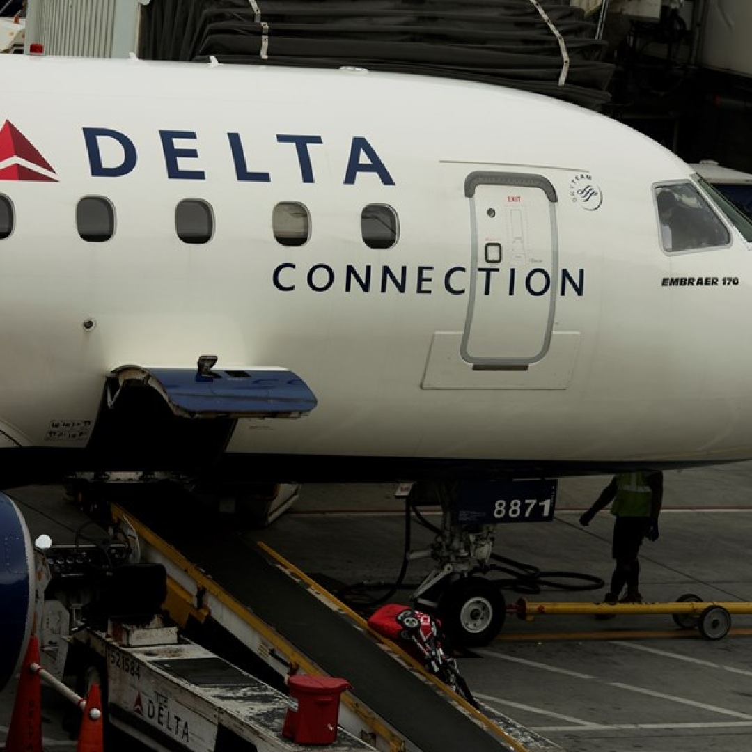 Delta Airlines levará de volta mulher russa que se escondeu em voo para Paris