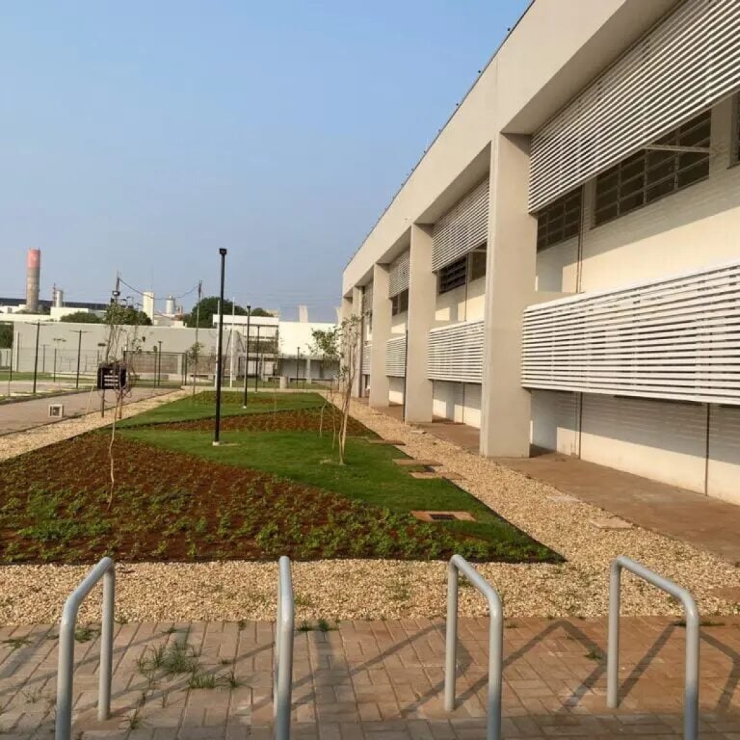 Governador inaugura escola em Maringá