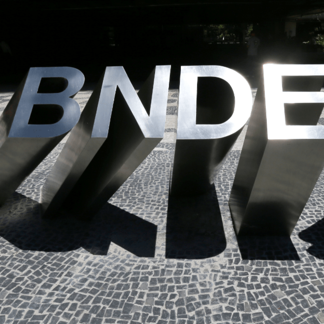 CCJ aprova PEC que dá ao Congresso o poder de vetar empréstimos do BNDES a outros países