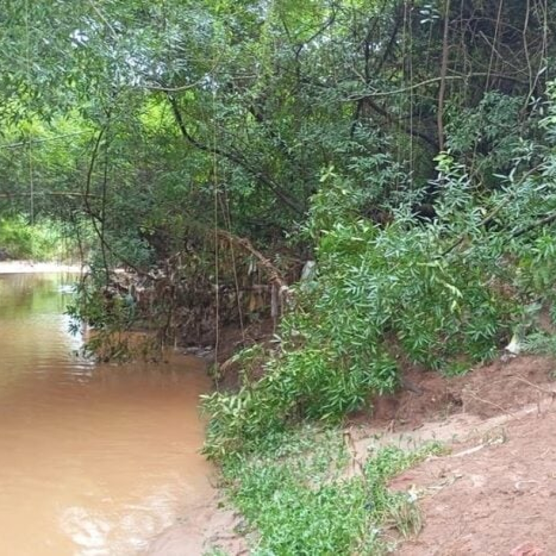 Corpo de mãe desaparecida após enxurrada é encontrado em córrego