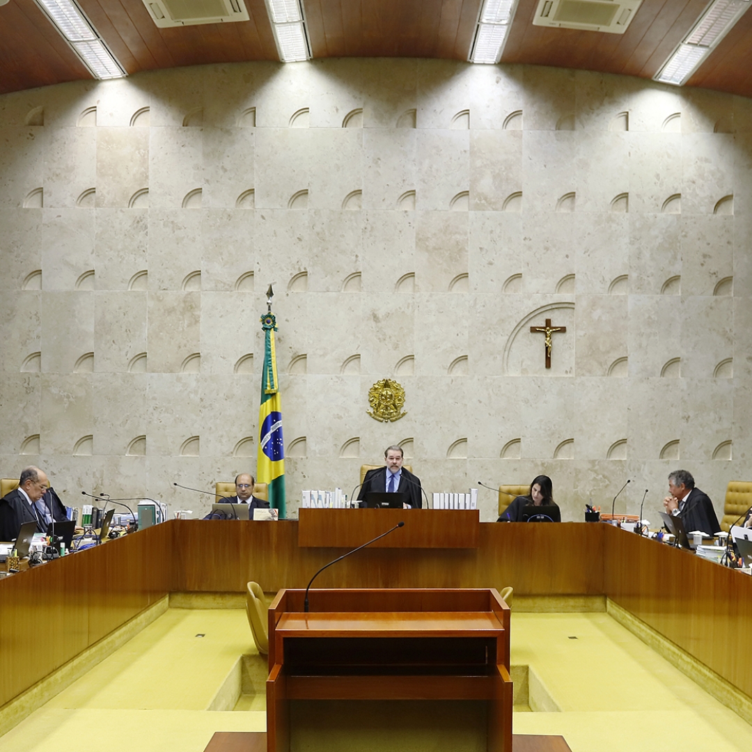 STF julga recurso de Bolsonaro para afastar Moraes da relatoria de inquérito