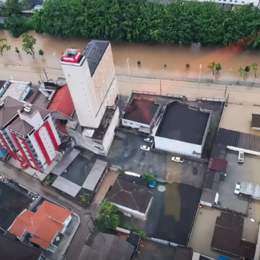 Alerta de chuvas intensas em Santa Catarina