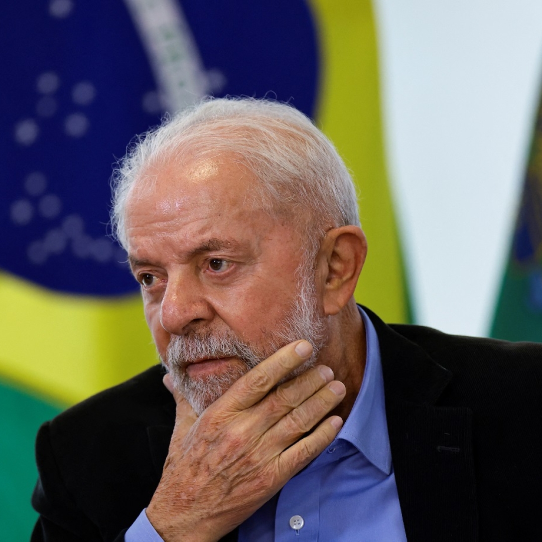 Presidente Lula passa por cirurgia de emergência