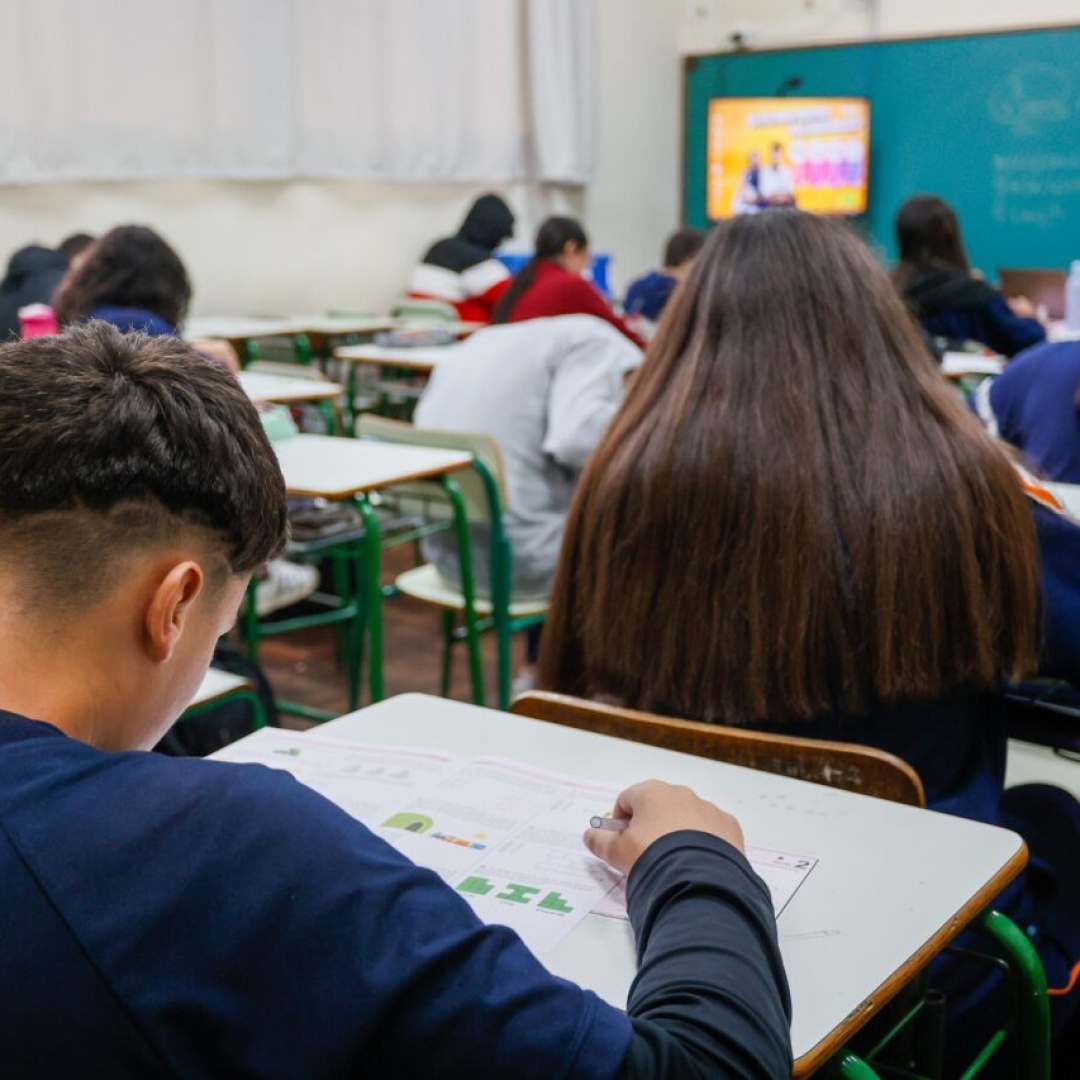 Consulta sobre programa Parceiro da Escola encerra com 44 mil votos no Paraná