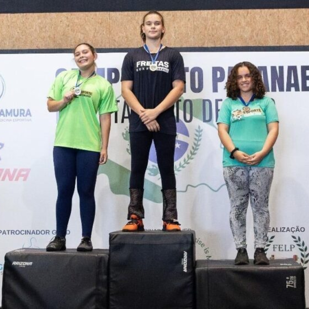 Crianças de Maringá ganham campeonato de levantamento de peso olímpico