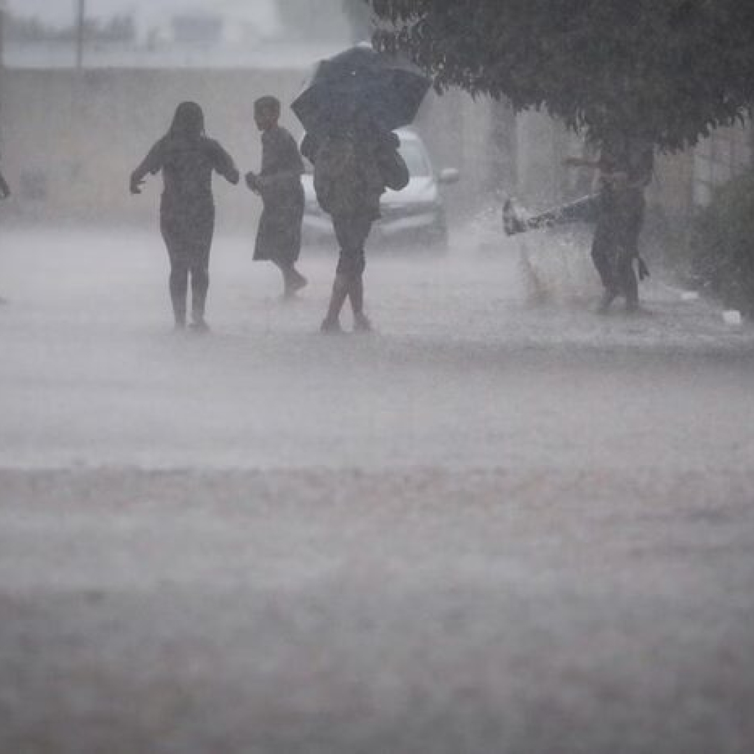 Inmet emite alerta para chuvas intensas e ventos de até 60 km/h no Brasil