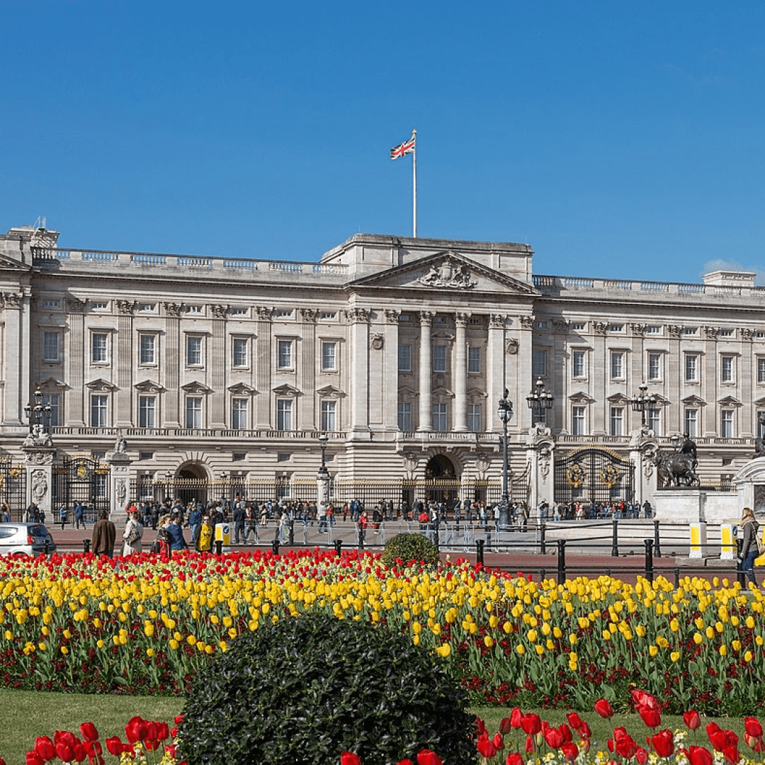 Palácio de Buckingham investigará equipe após festa que terminou em pancadaria