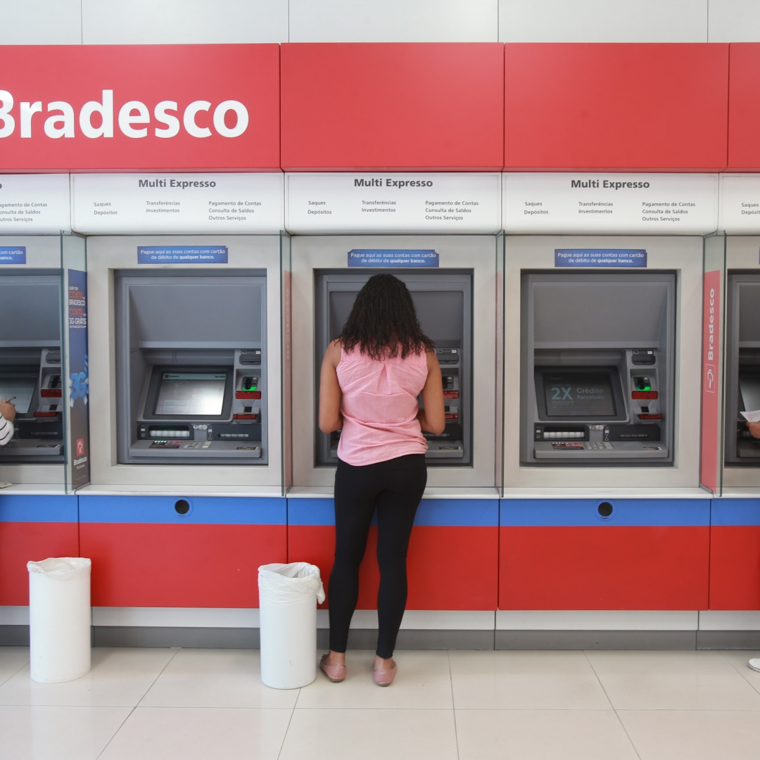 Bradesco interrompe oferta de crédito consignado do INSS em correspondentes bancários