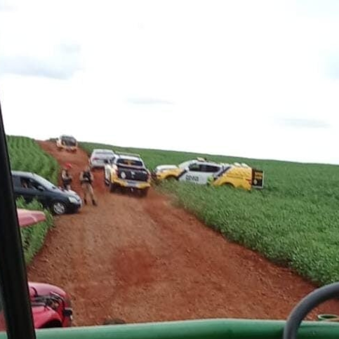 Suspeito morre em confronto após roubos em Floresta