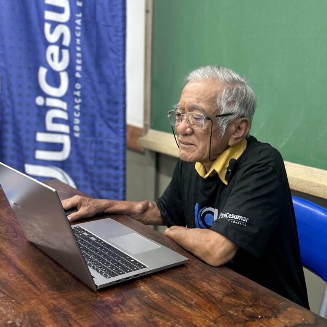 Homem de 69 anos realiza sonho de entrar na faculdade após concluir Ensino Médio