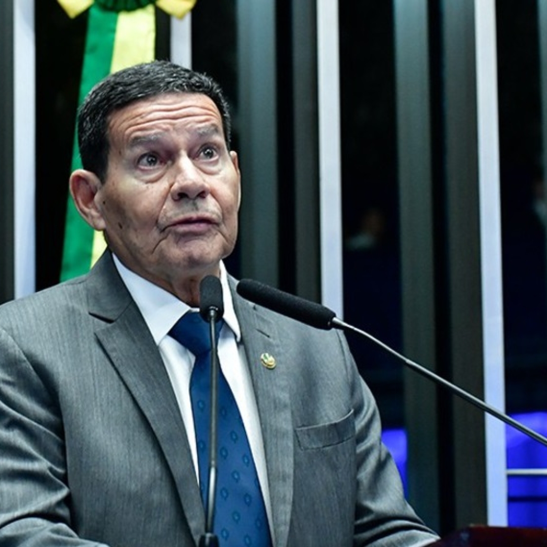 Hamilton Mourão reconhece tentativa de ruptura institucional após eleições de 2022