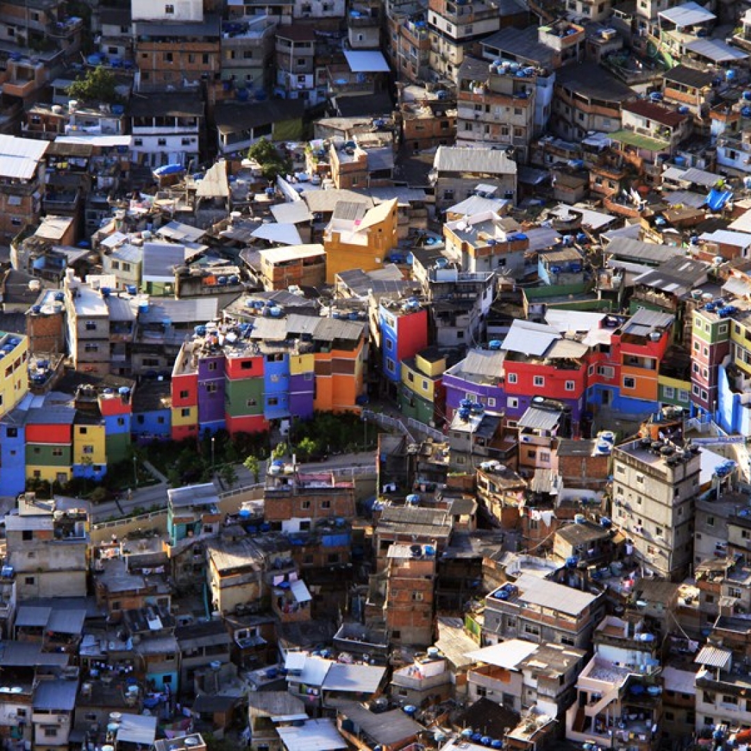 Operação policial na Rocinha cumpre 34 mandados de prisão