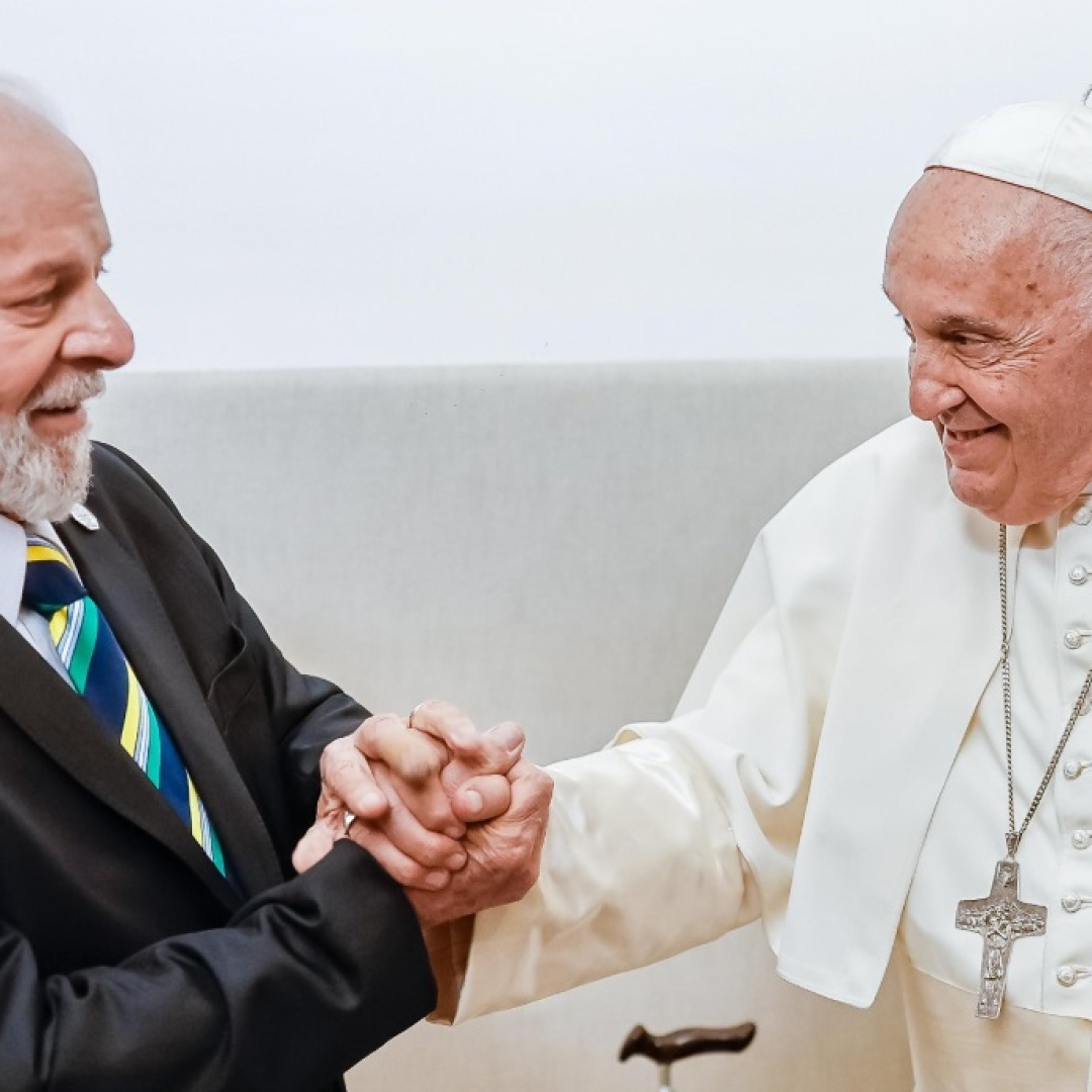 Lula parabeniza papa Francisco por aniversário