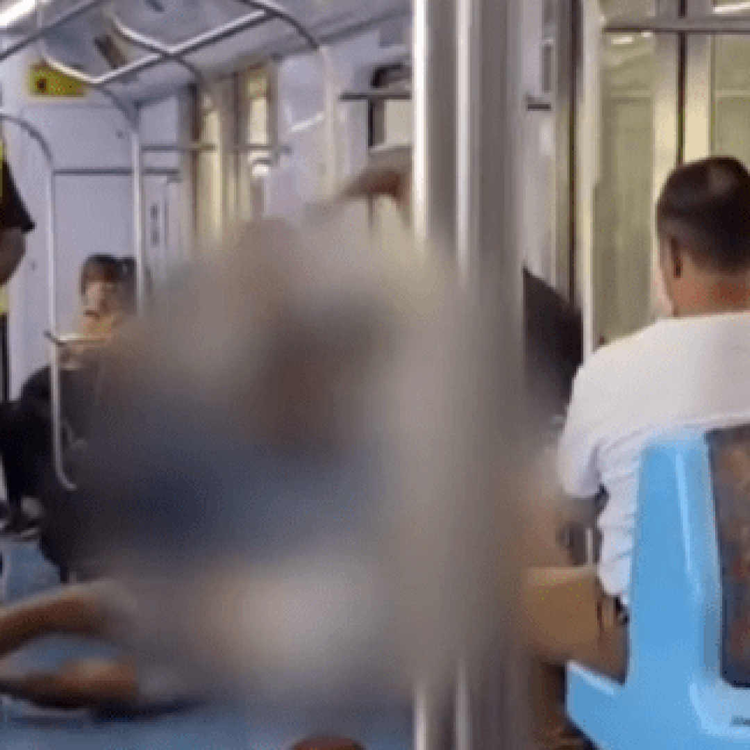 Seguranças são flagrados filmando briga em trem da CPTM em São Paulo