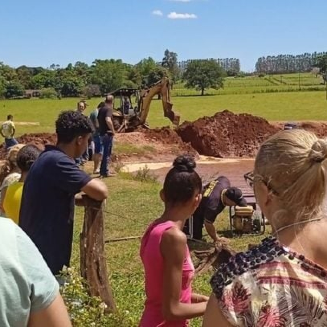 Adolescente morre afogado em caixa de contenção de água