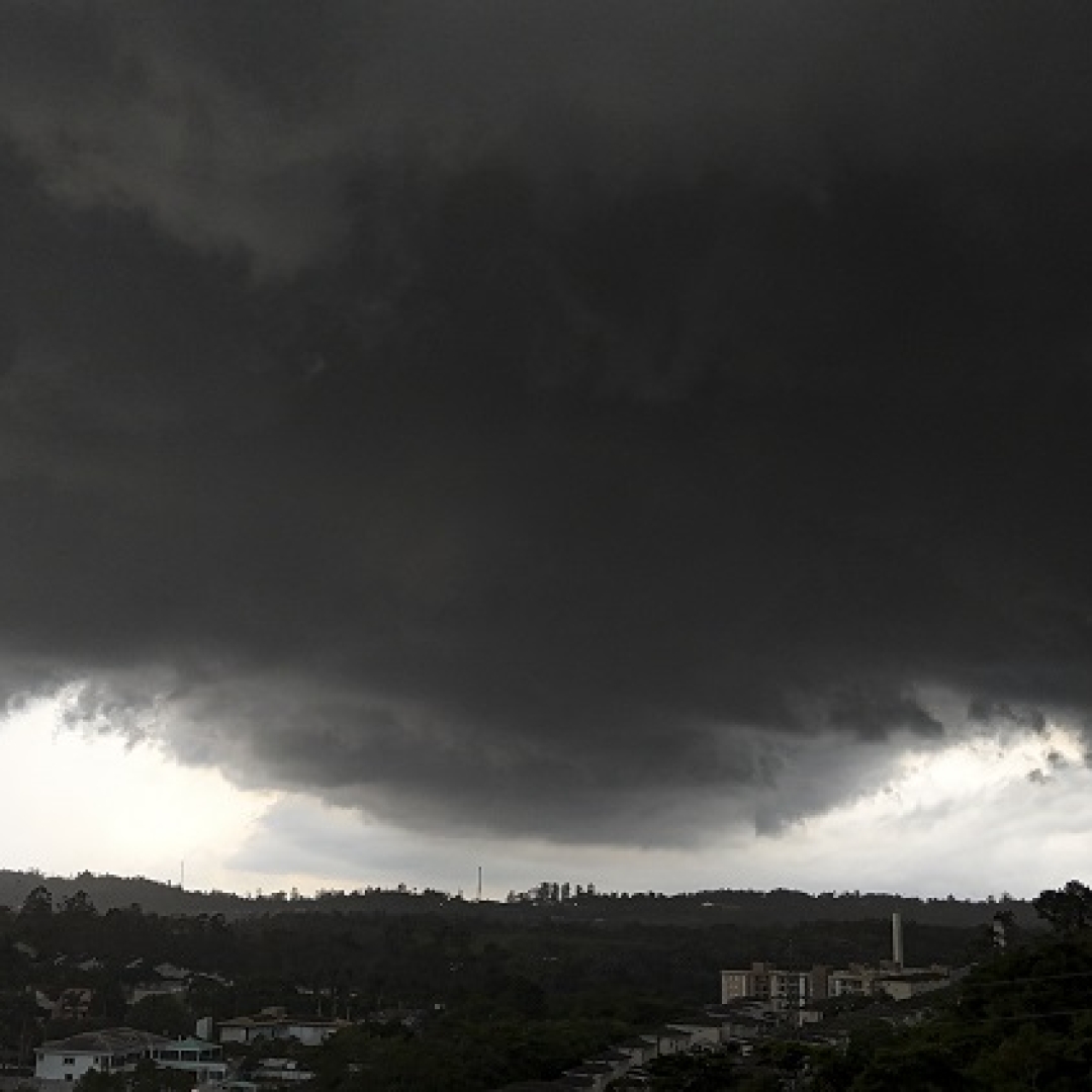 Frente fria provoca chuvas em São Paulo