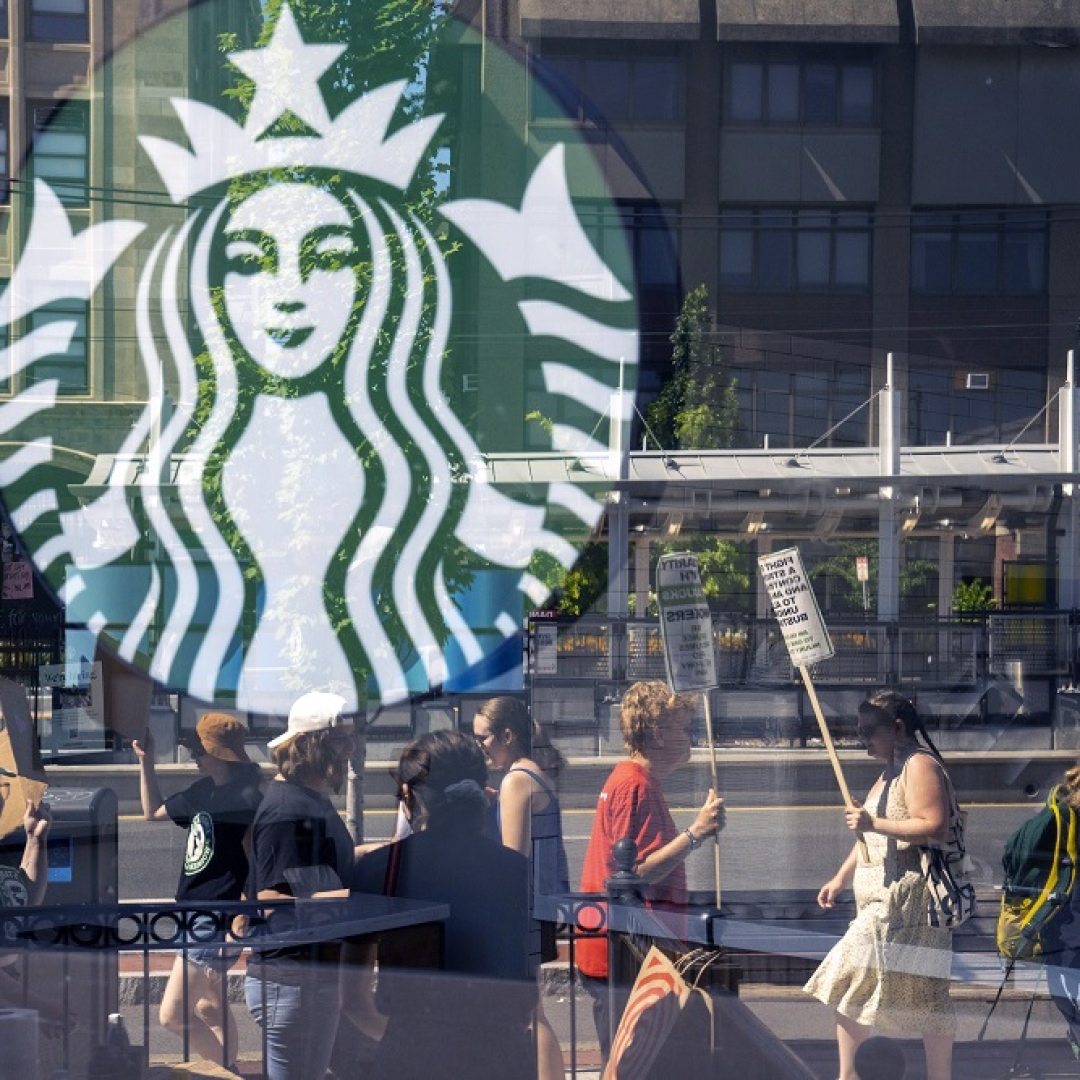 Baristas da Starbucks entram em greve nos EUA