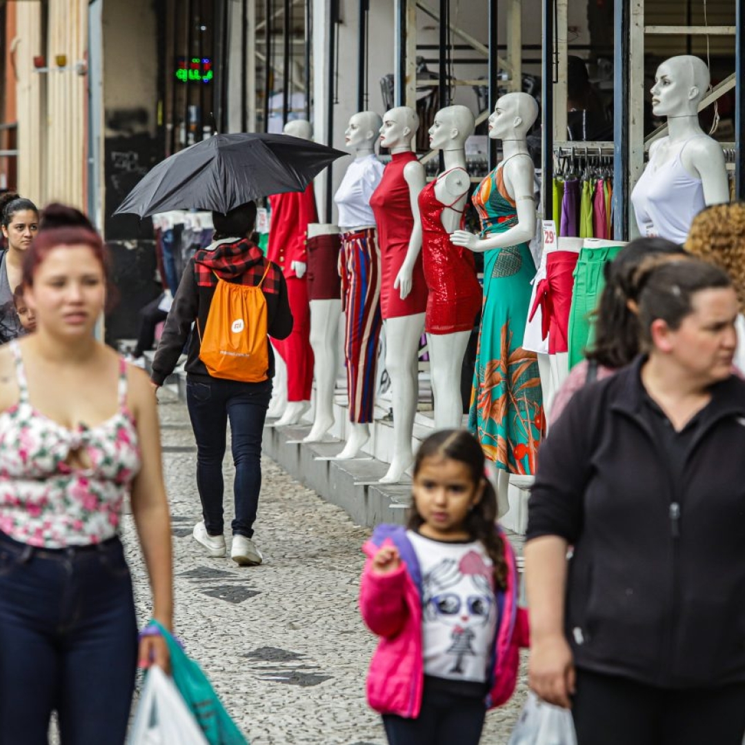 Comércio de Maringá e região estará aberto neste domingo