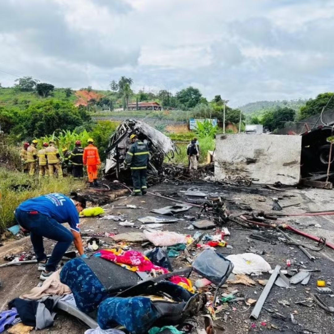 Acidente em Minas Gerais deixa 39 mortos e 9 feridos