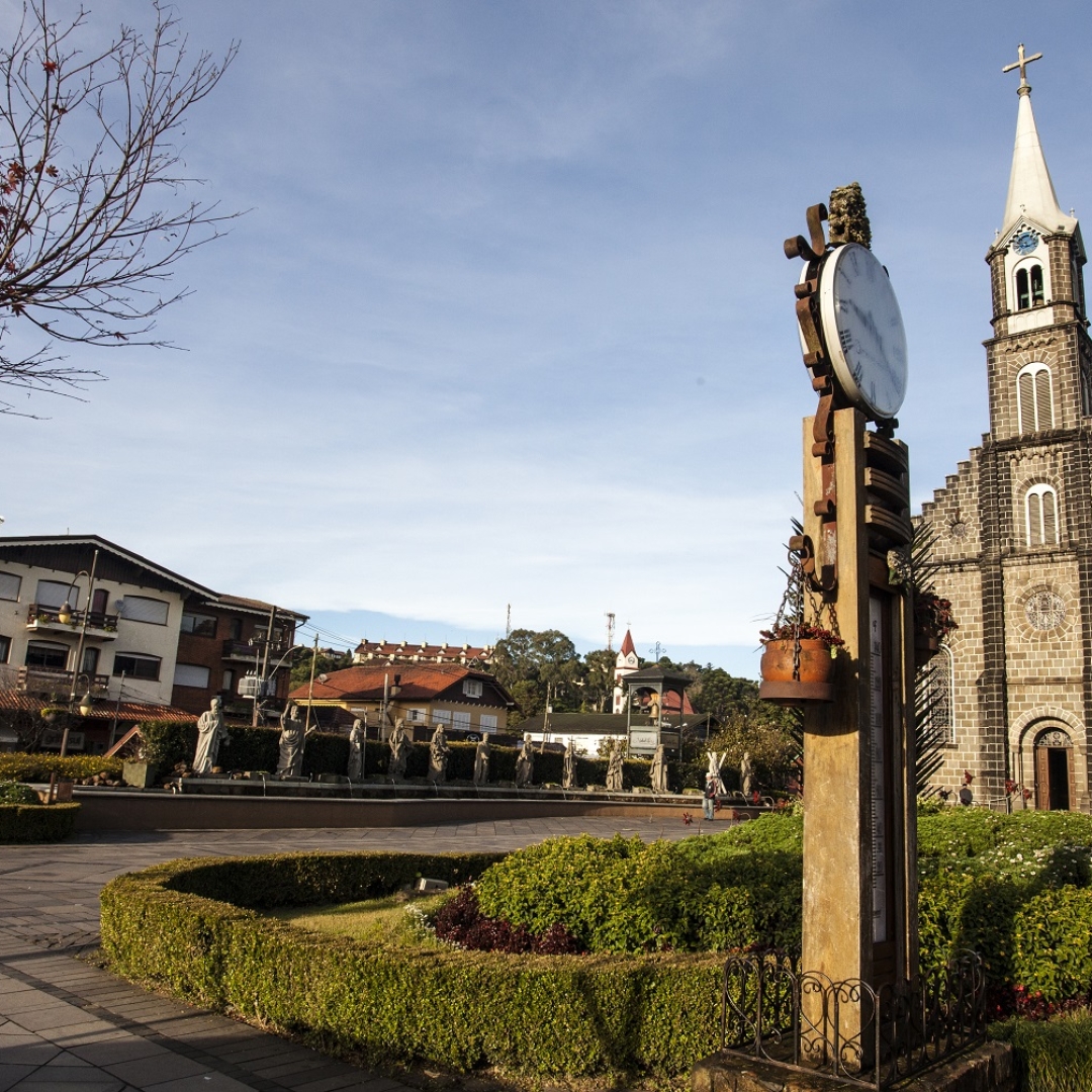 Avião cai em Gramado durante Natal Luz